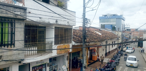 Jungla de cables en calles de Quilichao Jungla de cables en calles de Quilichao