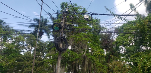 Jungla de cables en calles de Quilichao Jungla de cables en calles de Quilichao