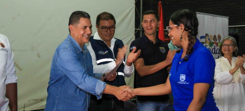 685 jóvenes finalizaron con éxito su formación académica