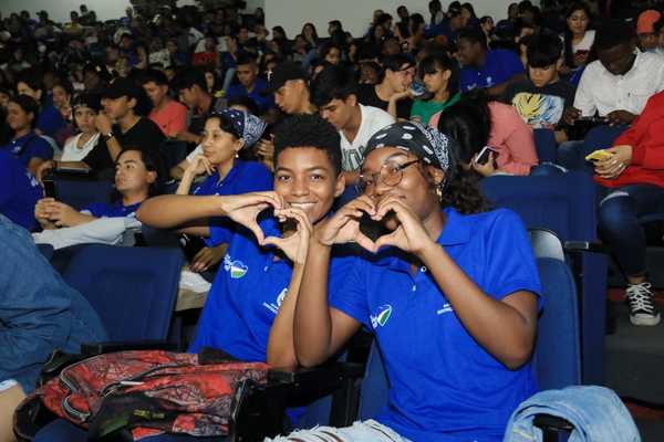 685 jóvenes finalizaron con éxito su formación académica