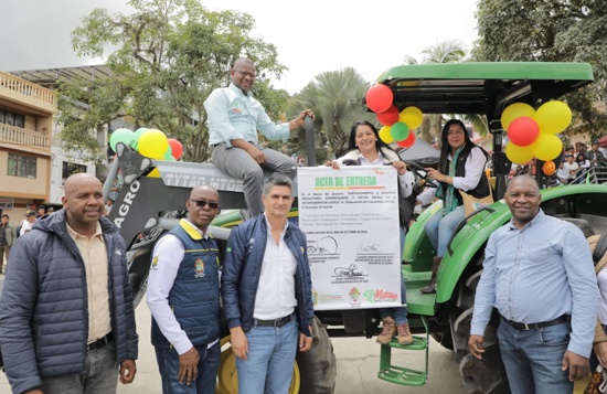 Con maquinaria verde fortalecen el agro en el oriente caucano Con maquinaria verde fortalecen el agro en el oriente caucano