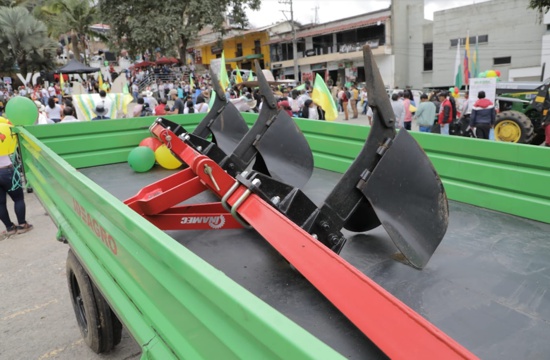 Con maquinaria verde fortalecen el agro en el oriente caucano Con maquinaria verde fortalecen el agro en el oriente caucano