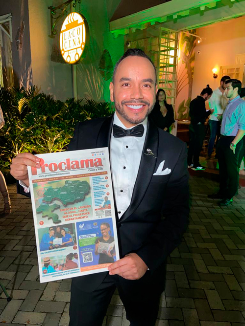 Alexander Estacio informándose con Proclama Cauca y Valle
