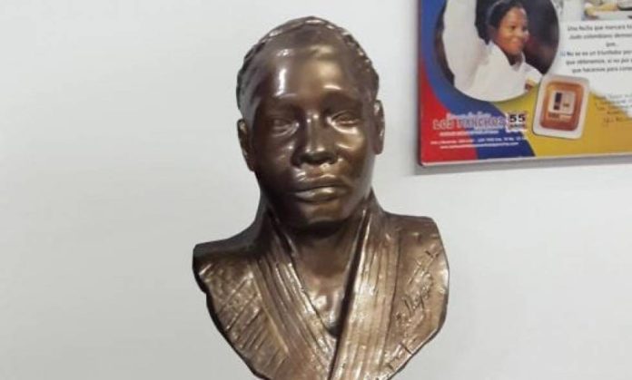 el robo de la escultura que hace honor a la medallista olímpica el robo de la escultura que hace honor a la medallista olímpica