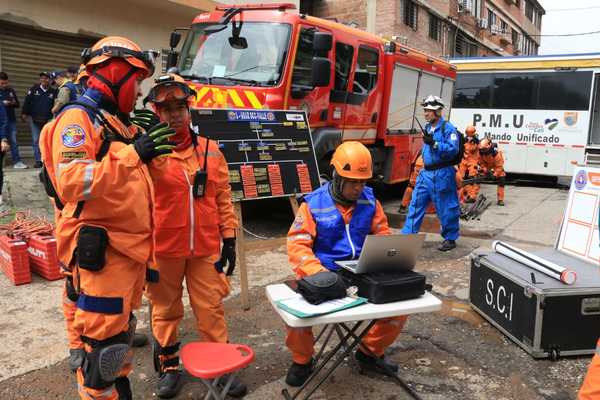 Simulacro de Respuesta a Emergencias en Cali Simulacro de Respuesta a Emergencias en Cali