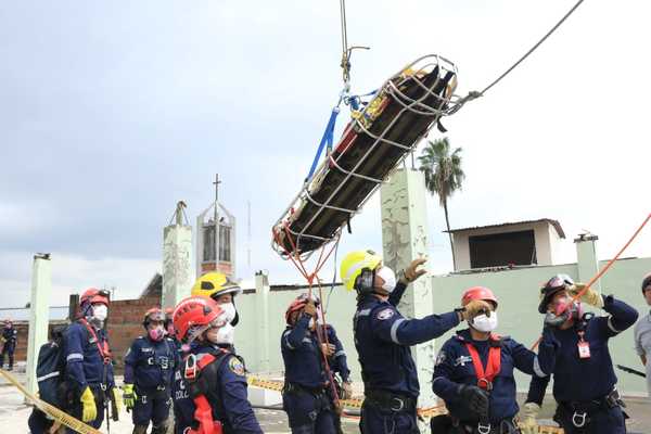ejercicio de salvar 3 personas en un sismo ejercicio de salvar 3 personas en un sismo