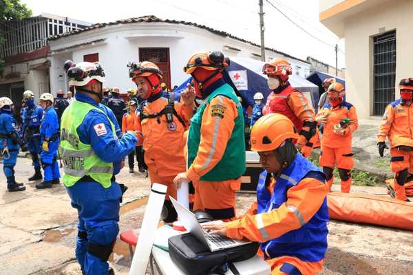 Simulacro de Respuesta a Emergencias en Cali Simulacro de Respuesta a Emergencias en Cali