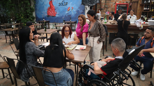 Entregan ayudas a Jaime Andrés Orozco