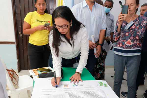 Firman pacto para iniciar Obras de Corazón Firman pacto para iniciar Obras de Corazón