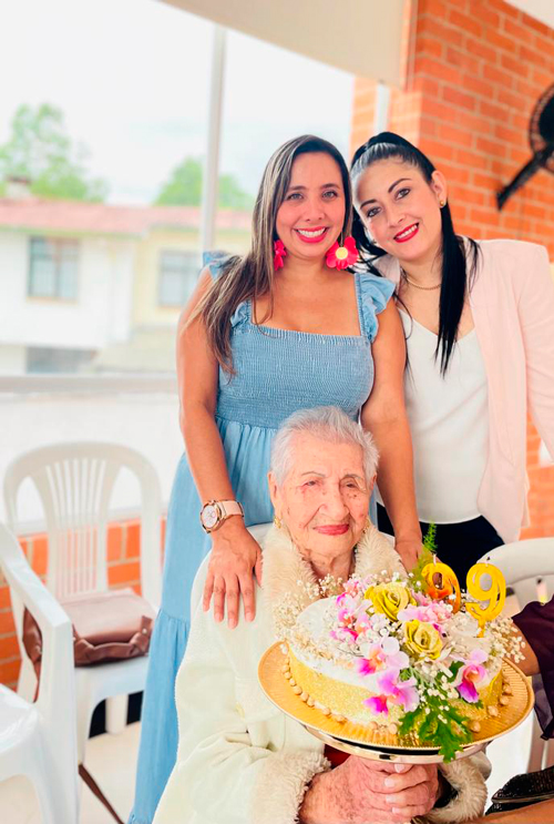 Los 99 años de mi tía Carlina Los 99 años de mi tía Carlina