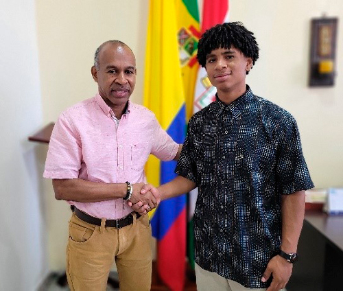 Apoyo al bilingüismo de jóvenes portejadeños