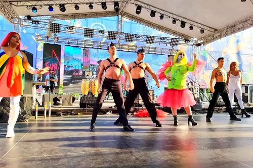 Artistas LGBTIQ tuvieron su espacio en la feria de Cali Artistas LGBTIQ tuvieron su espacio en la feria de Cali