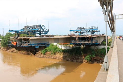 Continúan las obras del puente de Juanchito Continúan las obras del puente de Juanchito