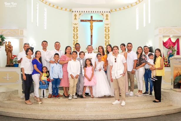 Felicidades a Juan Ángel y Ana Sofía en su Primera Comunión Felicidades a Juan Ángel y Ana Sofía en su Primera Comunión