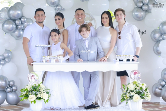 Felicidades a Juan Ángel y Ana Sofía en su Primera Comunión Felicidades a Juan Ángel y Ana Sofía en su Primera Comunión