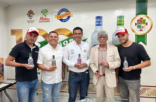 Erick Vargas, periodista; David Luna, gerente Proclama del Cauca y Valle; Fernando Cerón Ágredo, gerente Indulicores Cauca; Alfonso Luna Geller, director Proclama; periodista Juan Camilo Tenorio. Licorera del Cauca innova en Marketing y Producción