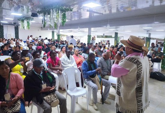 Diálogos entre comunidades étnicas y gobierno para restitución de tierras Diálogos entre comunidades étnicas y gobierno para restitución de tierras