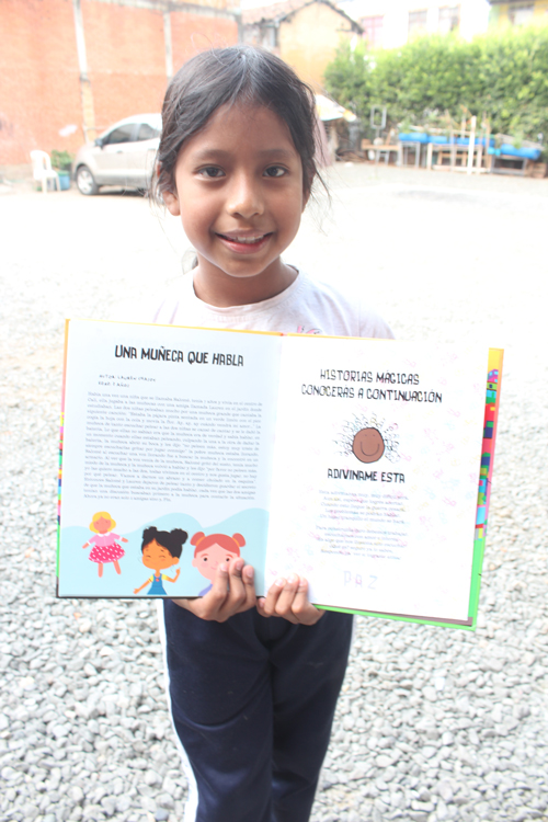 Libro realizado por 18 niños del calvario