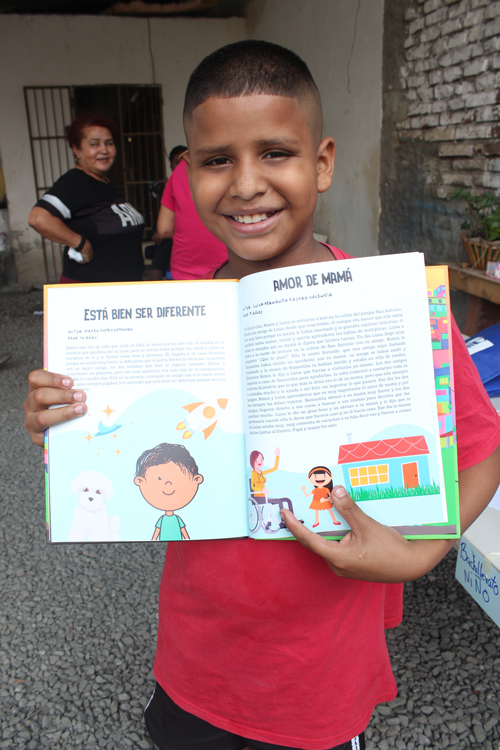 Libro realizado por 18 niños del calvario