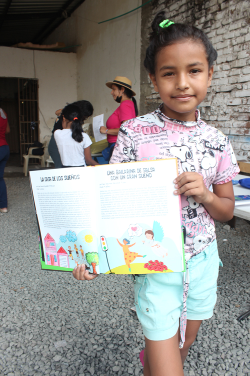 Libro realizado por 18 niños del calvario