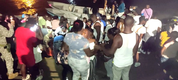 Rescatan lancha que naufragó en el Pacífico caucano, municipio de Timbiquí Rescatan lancha que naufragó en el Pacífico caucano, municipio de Timbiquí