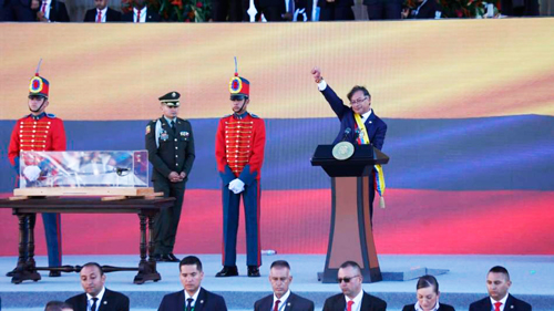 Robin Hood a la colombiana Robin Hood a la colombiana