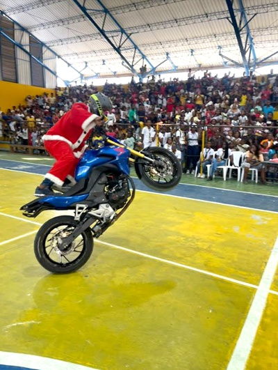 Una vez más, la magia de la Navidad y Comfacauca llegaron a Guapi. Una vez más, la magia de la Navidad y Comfacauca llegaron a Guapi.