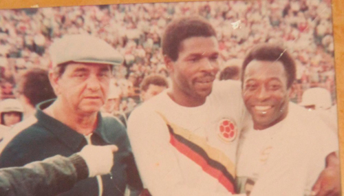Dos grandes figuras del fútbol colombiano: Viafara y Pelé Dos grandes figuras del fútbol colombiano: Viafara y Pelé