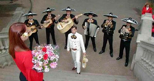 ¿A dónde se han ido las serenatas? ¿A dónde se han ido las serenatas?