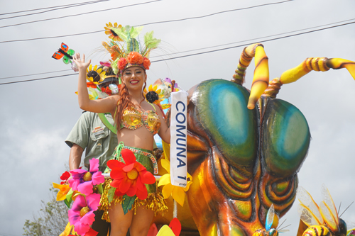 Desfile de Mil colores con las Carrozas y comparsas en Popayán