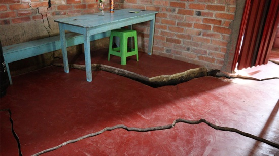 Familias piden reubicación por riesgo inminente de derrumbe en Sucre, Cauca. Familias piden reubicación por riesgo inminente de derrumbe en Sucre, Cauca.