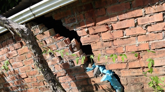 Familias piden reubicación por riesgo inminente de derrumbe en Sucre, Cauca. Familias piden reubicación por riesgo inminente de derrumbe en Sucre, Cauca.
