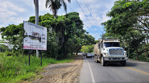 Peligro vial para ingresar al nuevo hospital de Puerto Tejada Peligro vial para ingresar al nuevo hospital de Puerto Tejada