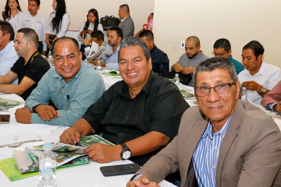 De izq. a der. James Medina, alcalde de Jambaló; José Vicente Otero, alcalde de Caldono y Gonzalo Ramírez, alcalde de Caloto. De izq. a der. James Medina, alcalde de Jambaló; José Vicente Otero, alcalde de Caldono y Gonzalo Ramírez, alcalde de Caloto.
