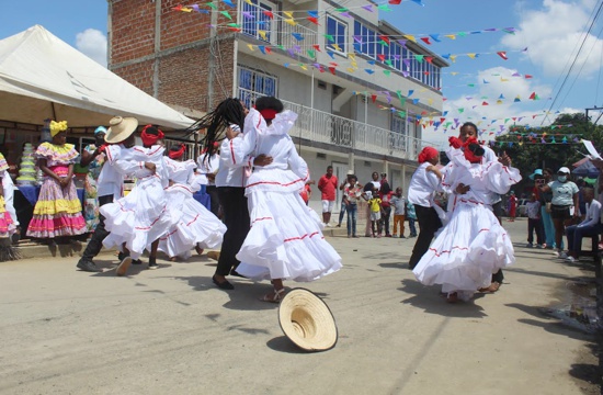 Esgrima folclórica: Legado ancestral que permanece vivo en la cultura villaricense. Esgrima folclórica: Legado ancestral que permanece vivo en la cultura villaricense.
