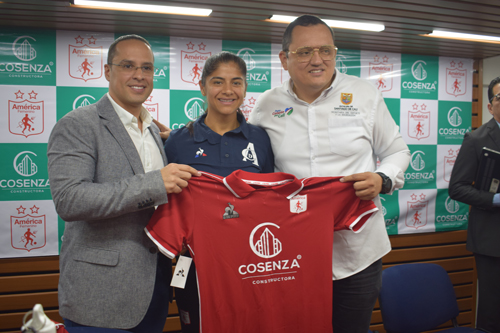 Fútbol Femenino del América recibe patrocinio de Cosenza Fútbol Femenino del América recibe patrocinio de Cosenza