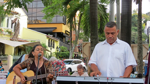 “Si tengo deudas canto y se me olvida que tengo que pagar”