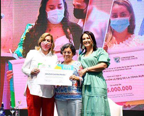 “Somos Invencibles” con comunidad LGTBIQ+ y Madres