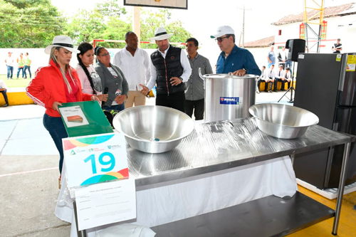 350 Emprendedores Beneficiados por La “Ruta Valle Invencible” 350 Emprendedores Beneficiados por La “Ruta Valle Invencible”