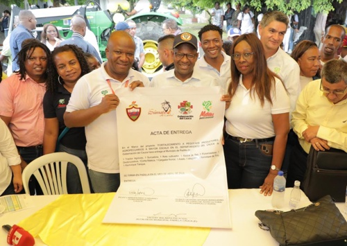 $2.500 millones en vías y apoyo a 250 emprendimientos en Padilla $2.500 millones en vías y apoyo a 250 emprendimientos en Padilla