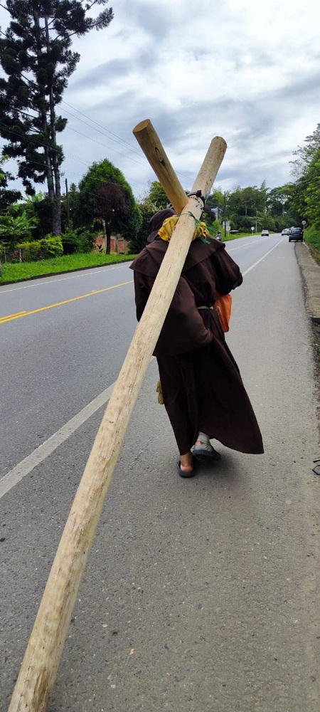 Hombre de fe cumple penitencia en Semana Santa Hombre de fe cumple penitencia en Semana Santa