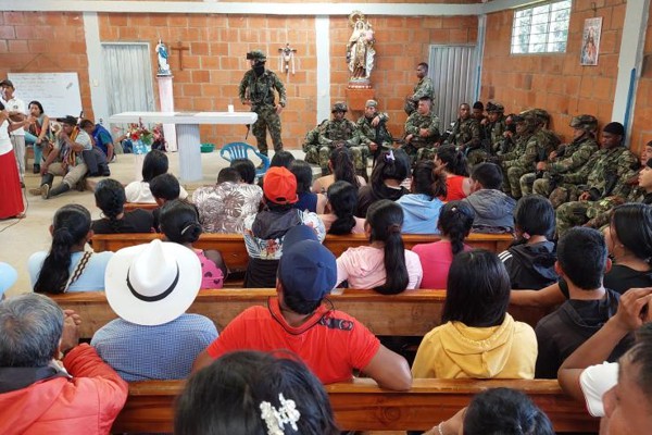 Liberados los militares retenidos en Toribío Liberados los militares retenidos en Toribío