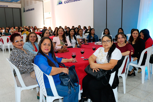 Moda, música y talleres en el día de la secretaria de Comfacauca Moda, música y talleres en el día de la secretaria de Comfacauca