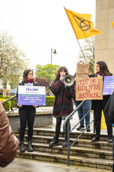 A nombre de comunidades caucanas protestaron en Irlanda contra Smurfit 