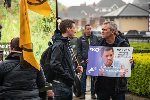 A nombre de comunidades caucanas protestaron en Irlanda contra Smurfit