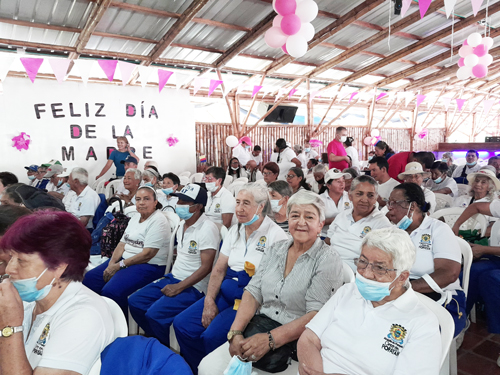 Adultos mayores celebraron el día de la madre 