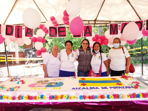 Adultos mayores celebraron el día de la madre 