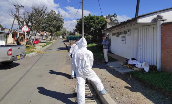 Arrojan cadáver de una joven frente a la morgue en Piendamó Arrojan cadáver de una joven frente a la morgue en Piendamó