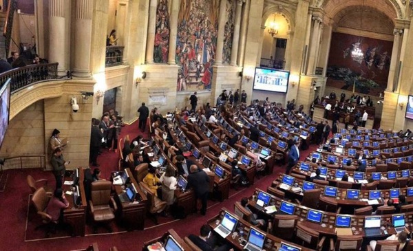 Duro golpe de Cambio Radical a la Libertad de Prensa