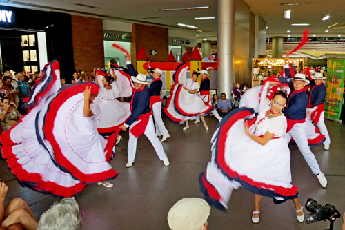 Los saberes culturales hermanan a los seres humanos Los saberes culturales hermanan a los seres humanos
